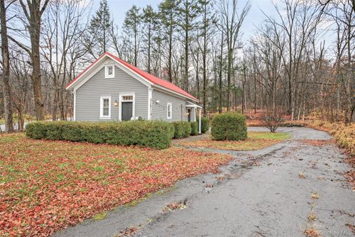 502 Hill Ave, Walden, NY, 12586-2106 | Card Image