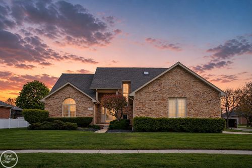 17385 Hillcrest Dr, Macomb, MI, 48044-5563 | Card Image