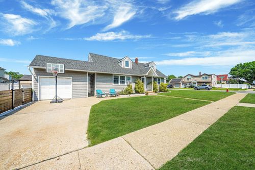902 Sunrise Ave, Bellmore, NY, 11710-4531 | Card Image