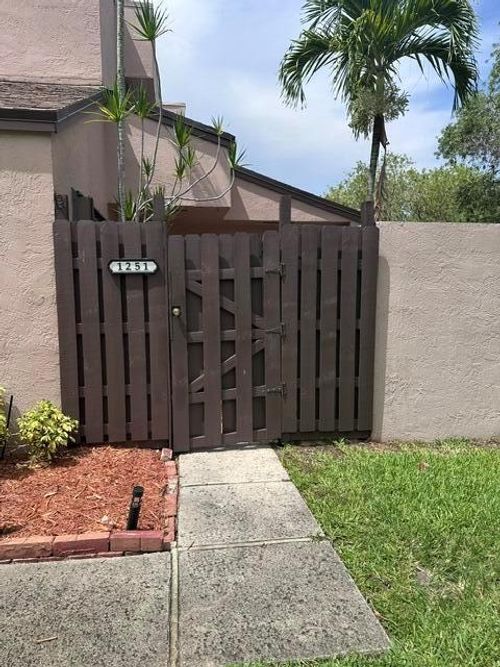 1251 Nw 123rd Ave, Pembroke Pines, FL, 33026-3897 | Card Image