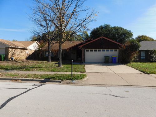 8232 Meadowbrook Dr, Watauga, TX, 76148-1110 | Card Image