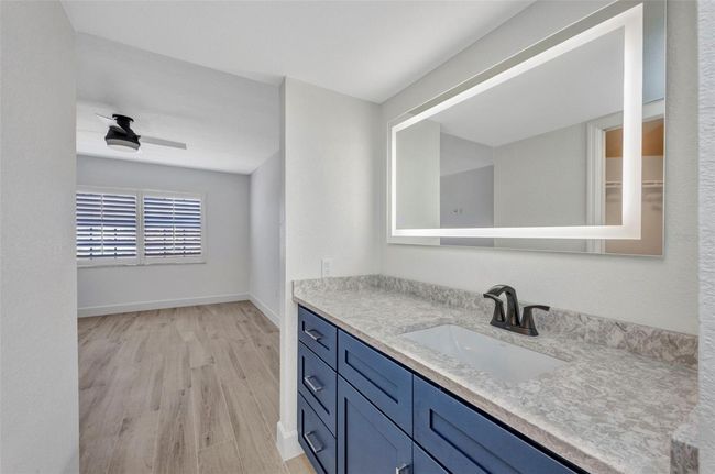 Primary Bathroom | Image 18