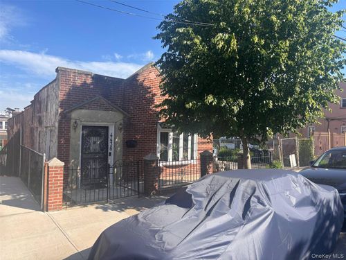 4438 Furman Ave, Bronx, NY, 10466-1208 | Card Image