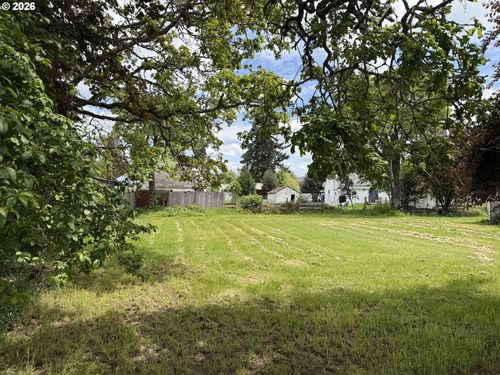132 N 8th St, Creswell, OR, 97426-9662 | Card Image