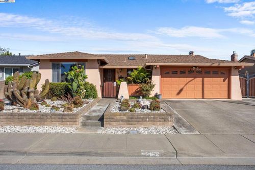 3158 Warwick Rd, Fremont, CA, 94555-2445 | Card Image