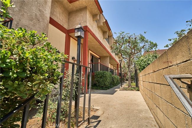 UNIT-33 - 14287 Foothill Blvd, Townhouse with 3 bedrooms, 3 bathrooms and 2 parking in Sylmar CA | Image 25
