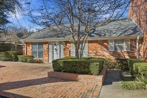 907 Roaring Springs Rd, Fort Worth, TX, 76114-4413 | Card Image