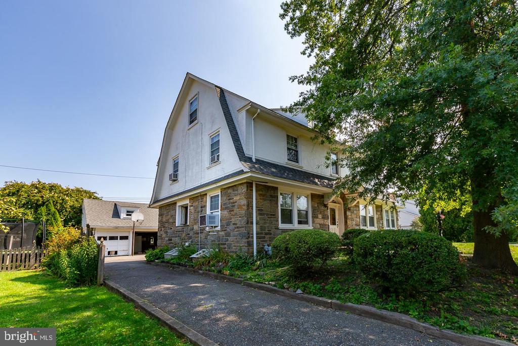 Hampshire Rd, Drexel Hill, PA 19026
