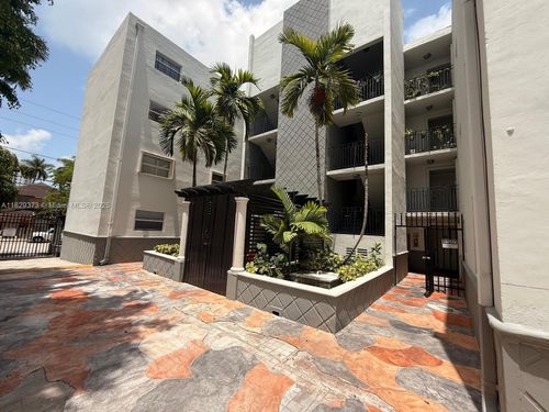 apt-302-444 Sw 4th St, Miami, FL, 33130-1466 | Card Image