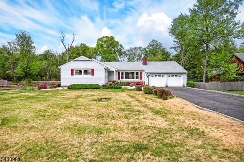 40 Grove St, Piscataway, NJ, 08854-1526 | Card Image