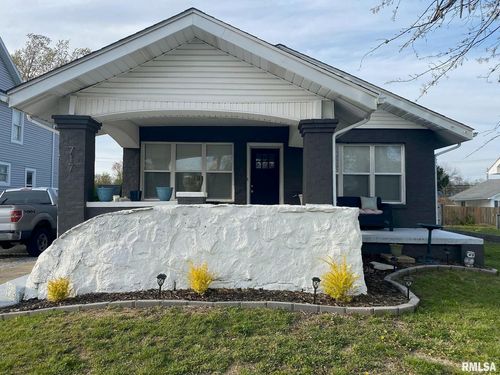 717 E Main St, Benton, IL, 62812-3027 | Card Image