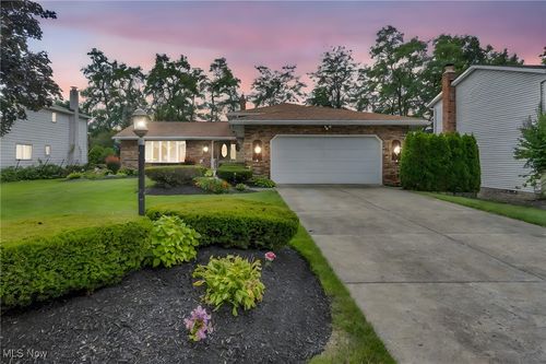 14985 Camden Cir, Strongsville, OH, 44136-8117 | Card Image