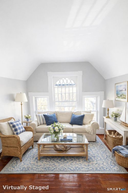 fl-3rd-76 Washington Ter, Bridgeport, CT, 06604-3418 | Card Image