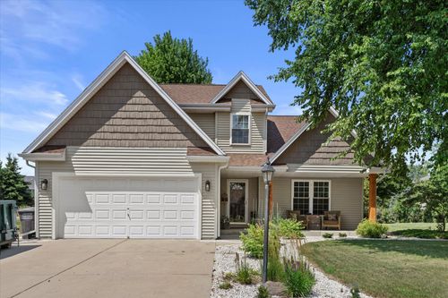 942 Spring Waters Dr, Oconomowoc, WI, 53066-4179 | Card Image