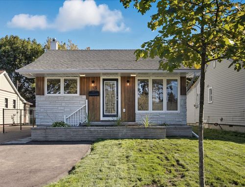 15 Pine St, Ajax, ON, L1S1X8 | Card Image