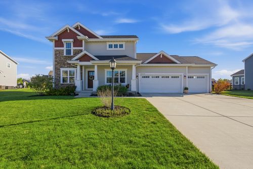 N62W13709 Sunburst Dr, Menomonee Falls, WI, 53051-8322 | Card Image