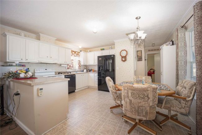 2763 County Road 503, House other with 3 bedrooms, 2 bathrooms and null parking in Wildwood FL | Image 8