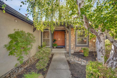 636 Meadows Ct, Fairfield, CA, 94534-6809 | Card Image