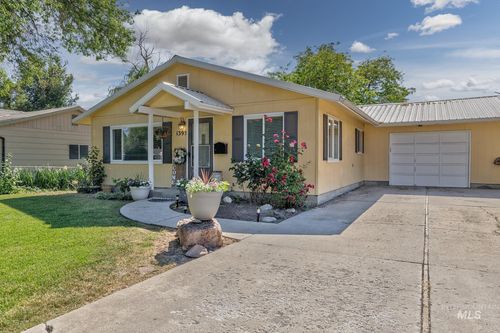 1395 W 3rd St, Weiser, ID, 83672-1530 | Card Image