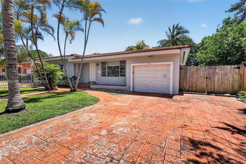 172 Nw 116th St, Miami, FL, 33168-4423 | Card Image