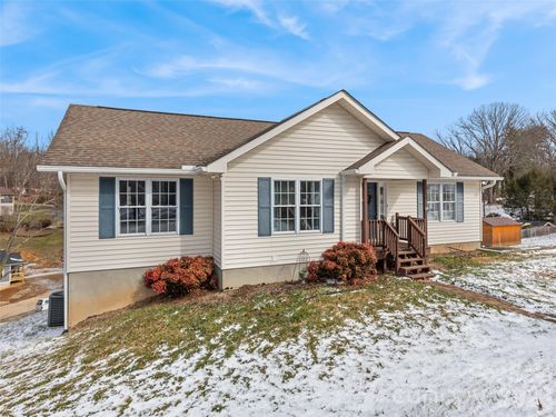 30 Woodruff St, Canton, NC, 28716-3927 | Card Image