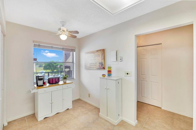 APT-301 - 7300 Lake Circle Dr, Condo with 2 bedrooms, 2 bathrooms and null parking in Margate FL | Image 5