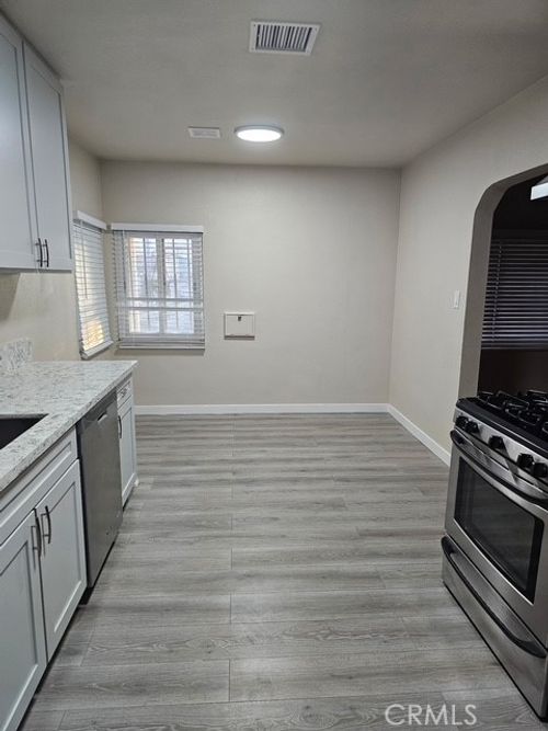 8900 S 10th Ave, Inglewood, CA, 90305-2329 | Card Image