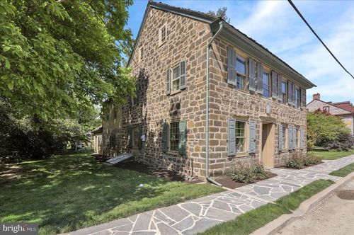 27 E Main St, STRASBURG, PA, 17579-1409 | Card Image