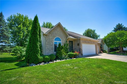 6093 Steeplechase Dr, Grand Blanc, MI, 48439-8669 | Card Image