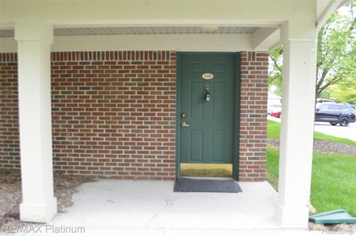 12201 Pinehurst Ln, Grand Blanc, MI, 48439-2633 | Card Image