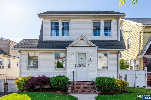 39 Roosevelt St, North Arlington, NJ, 07031-6128 | Card Image