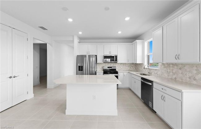 12662 Pyrite Ct, Condo with 2 bedrooms, 2 bathrooms and 2 parking in Alva FL | Image 8