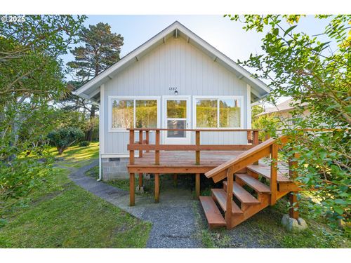 1887 Madrona St, North Bend, OR, 97459-2138 | Card Image