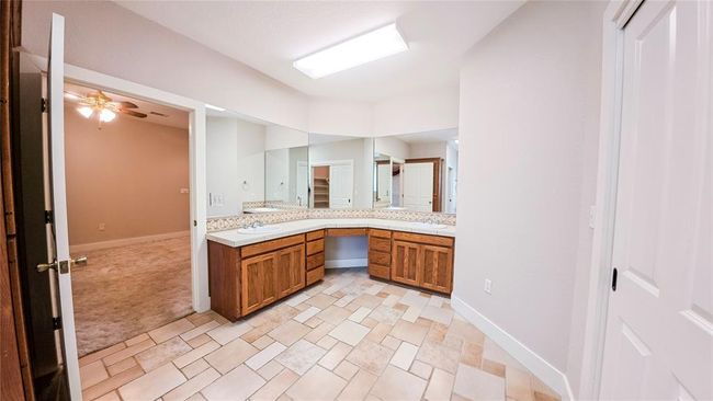 1212 W North St, House other with 3 bedrooms, 3 bathrooms and 2 parking in Louise TX | Image 32