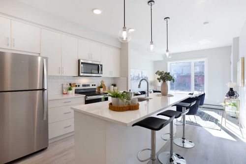 111-660 Shawnee Square, Calgary, AB, T2Y0X6 | Card Image