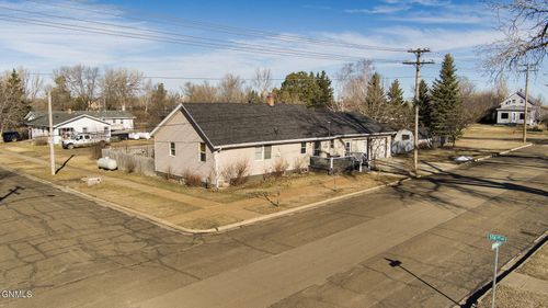600 N Montana St, Elgin, ND, 58533-7252 | Card Image