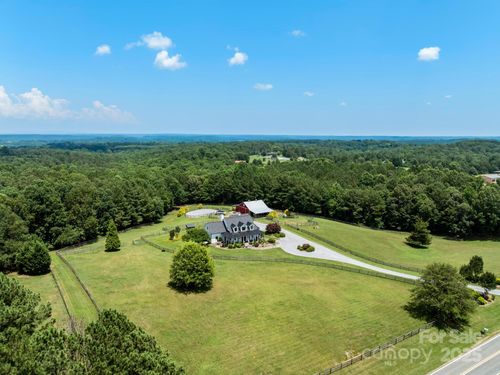 724 Moore Rd, Tryon, NC, 28782-7712 | Card Image