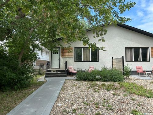 442 Connaught St, Regina, SK, S4R4W9 | Card Image