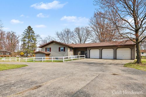 1206 Woodland Dr, Wayland, MI, 49348-9134 | Card Image