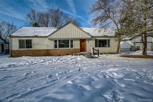 19443 Weyher St, Livonia, MI, 48152-2209 | Card Image