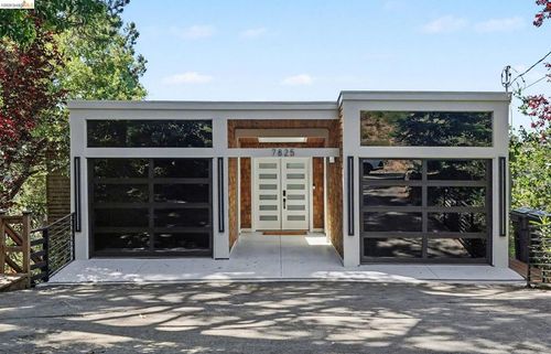 7825 Skyline Blvd, Oakland, CA, 94611-1157 | Card Image