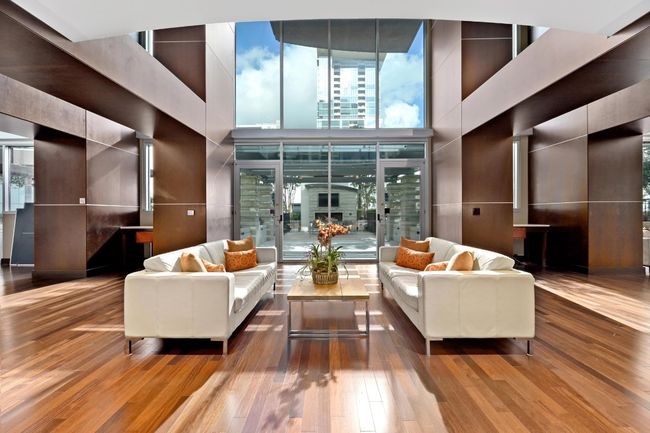 Lobby featuring a towering ceiling | Image 28