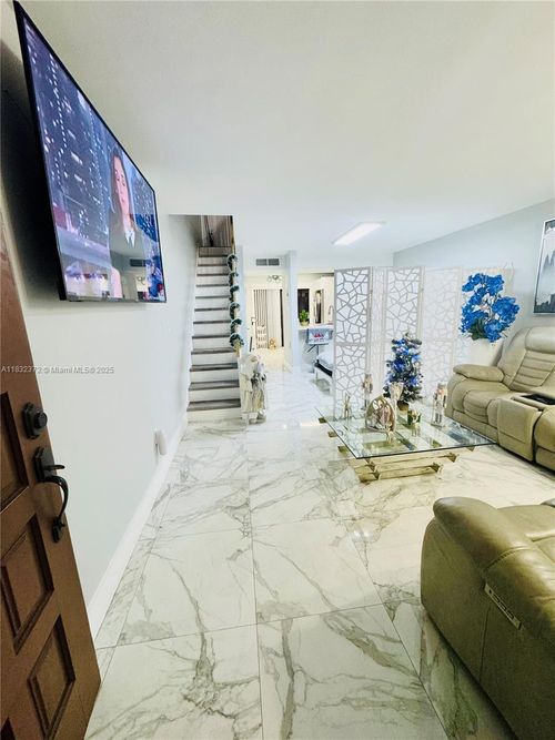 14-5072 W 12th Ln, Hialeah, FL, 33012-3183 | Card Image
