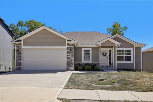 800 Pampas St, Pleasant Hill, MO, 64080-7710 | Card Image