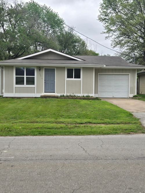 2734 N Summit Ave, Springfield, MO, 65803-3544 | Card Image