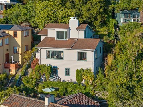 8 Mosswood Rd, Berkeley, CA, 94704-1820 | Card Image