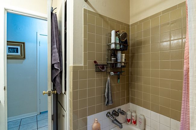 1216 Hunt Bathroom | Image 24