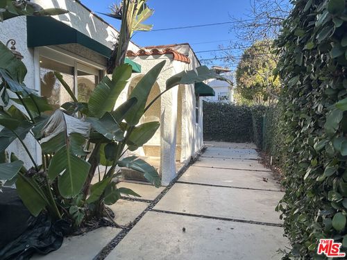 8711 Sherwood Dr, West Hollywood, CA, 90069-4711 | Card Image