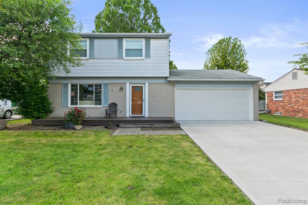 Cambridge St, Flat Rock, MI 48134