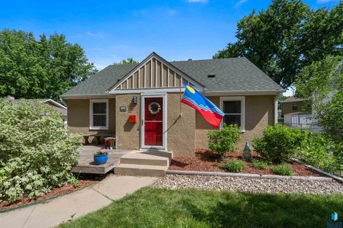 909 S Westmoor Dr, Sioux Falls, SD, 57104-4420 | Card Image